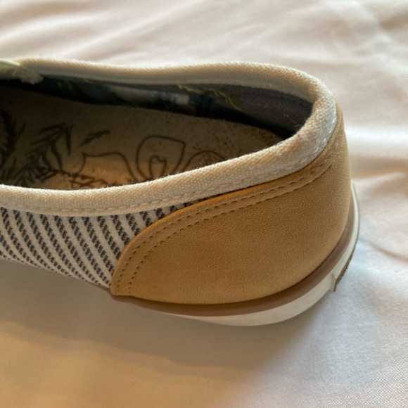 Margaritaville Slip On Sneakers - Picture 7 of 12